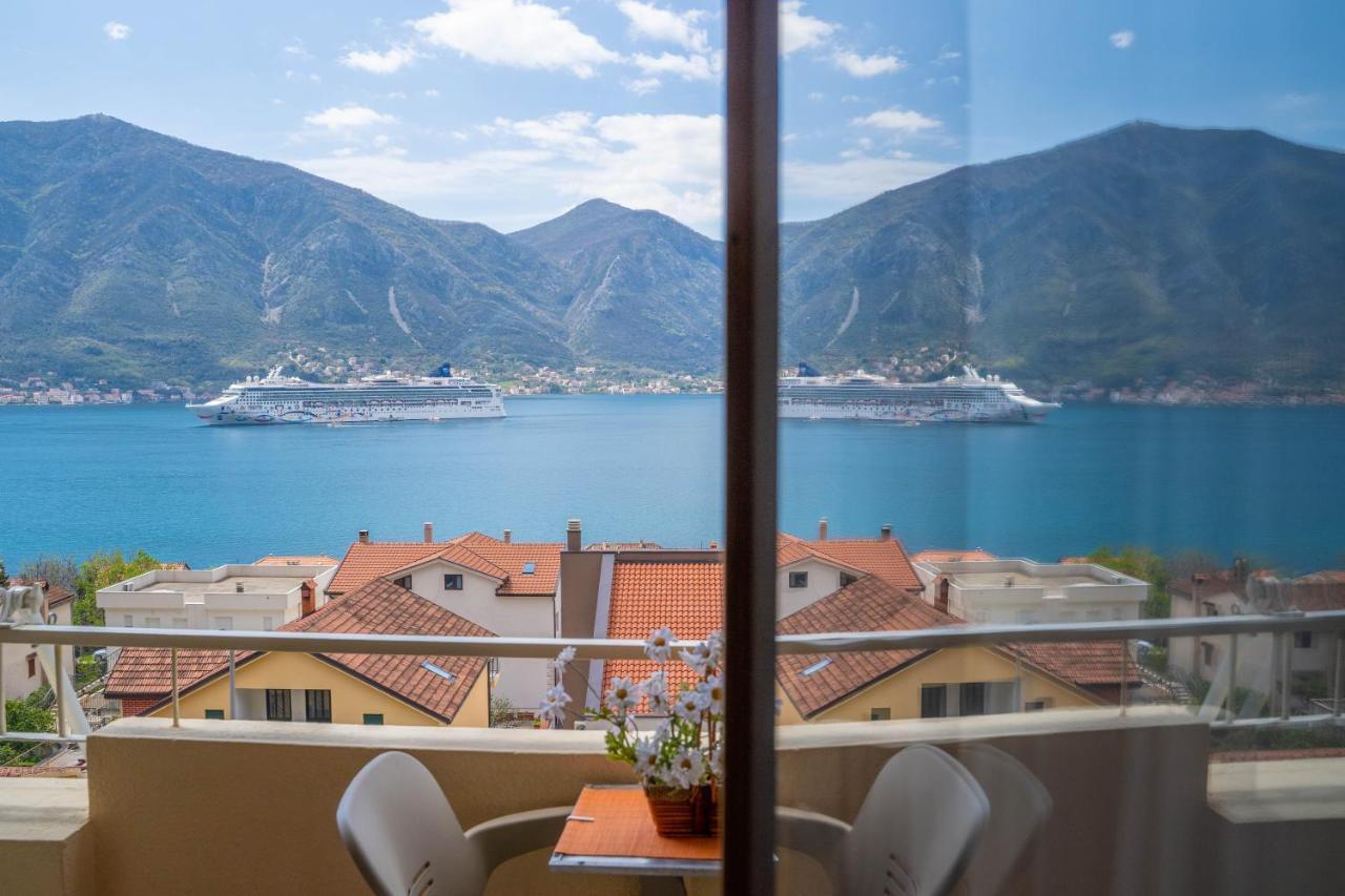 Seaside Serenity: 2-Bedroom Apartment With Boka Bay View Котор Екстер'єр фото